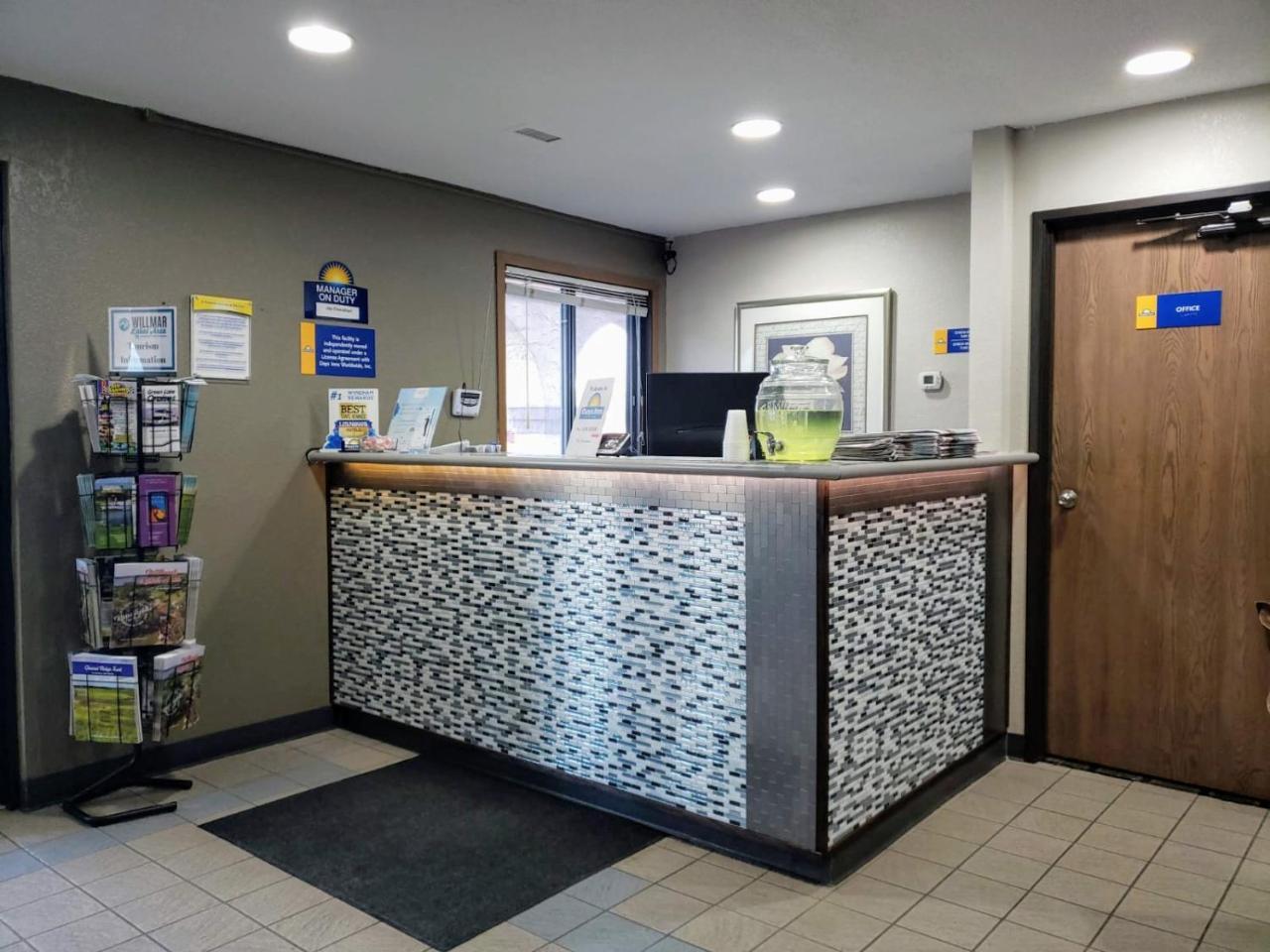 Days Inn By Wyndham Willmar Kültér fotó